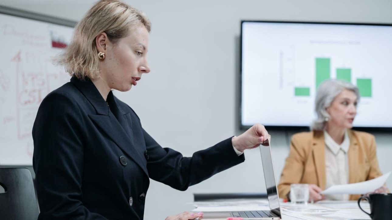 Woman planning her solo aging strategy in a meeting with her professional team